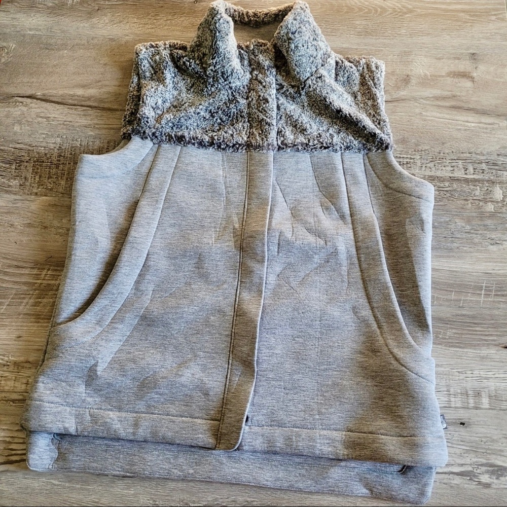 XL North face women’s grey vest